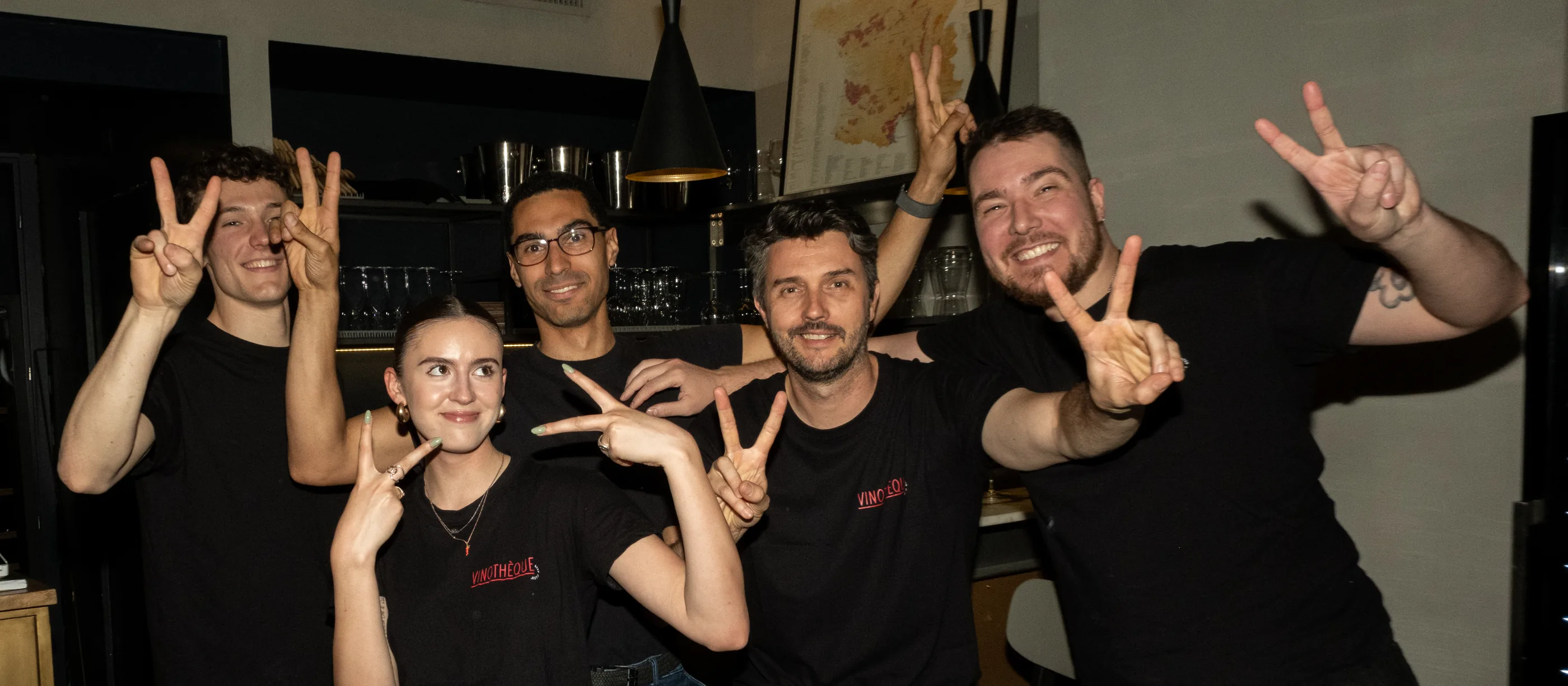 Il team della Vinothèque RSVP: Francesco, Mija, Richard, Nicolas e Fedro